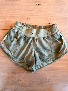 Lululemon camo shorty shorts